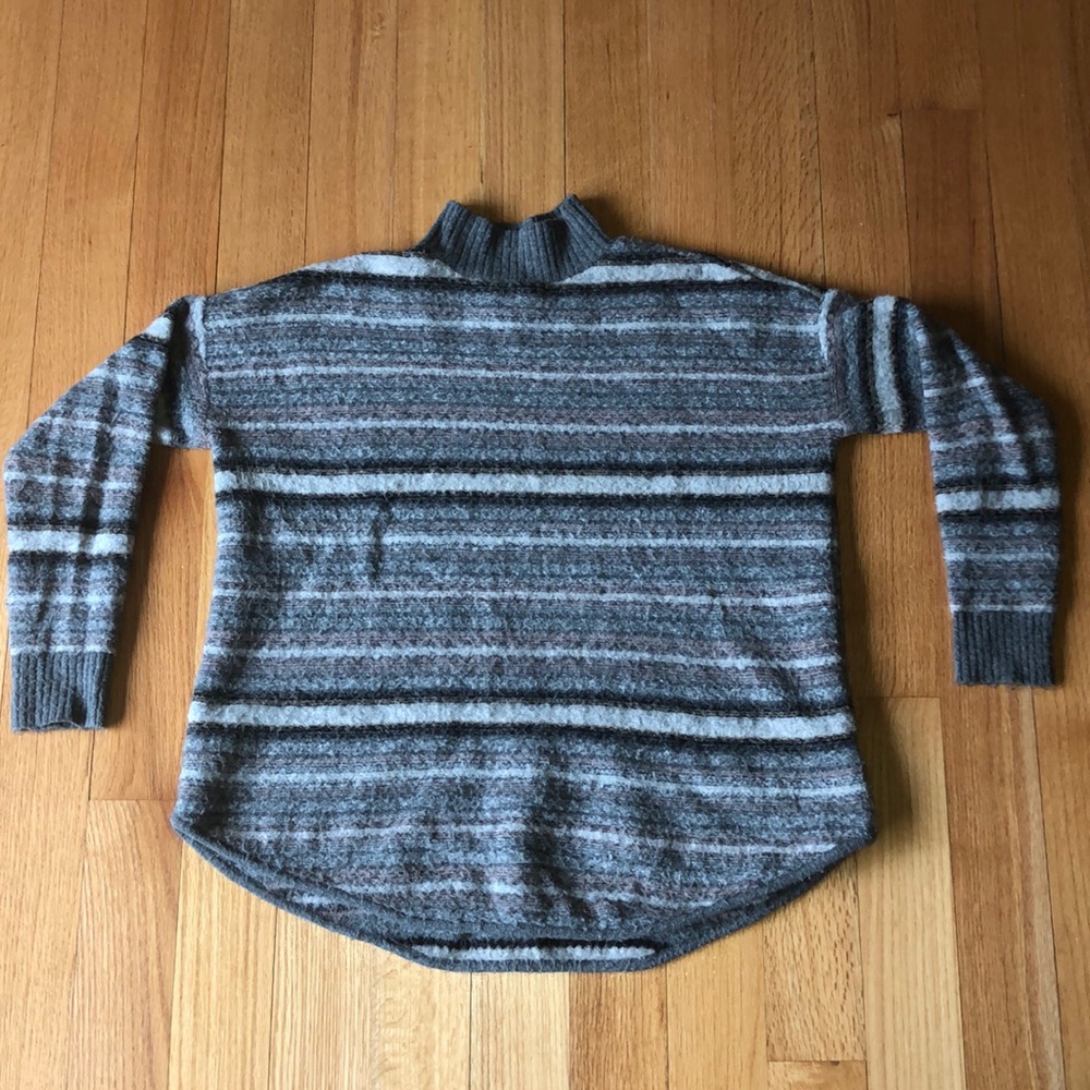 🖤Medium American Eagle Striped Grey Cowelneck